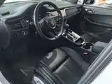 Photo 2 - Porsche Macan