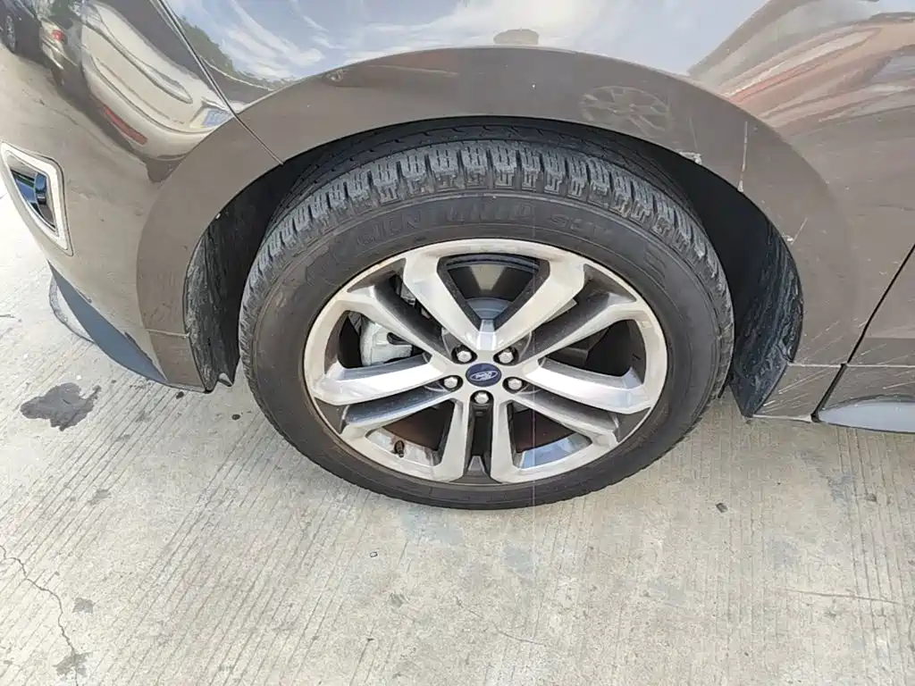 Фото 23 - Ford Edge