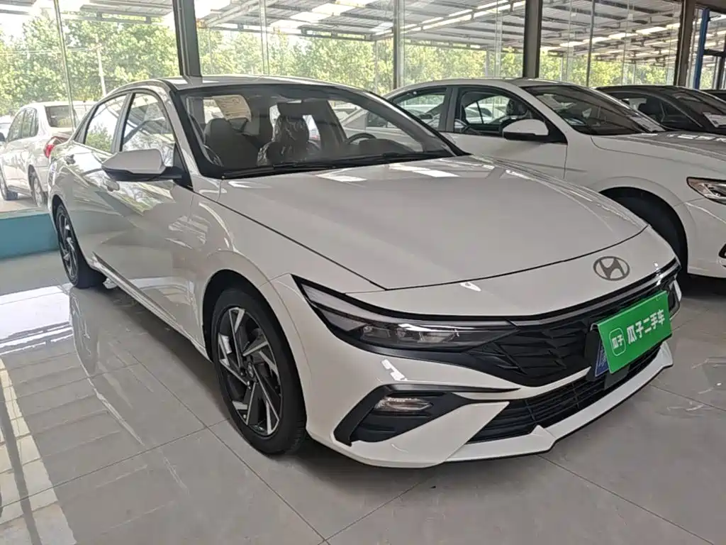 Photo 4 - Hyundai Elantra