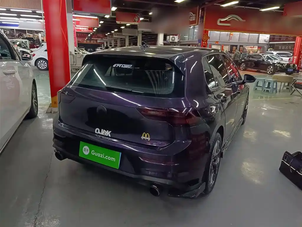VOLKSWAGEN GOLF
