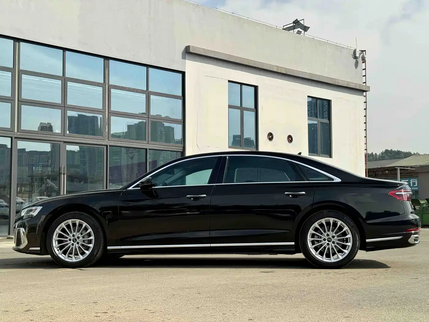 Audi A8 2023 A8L 45 TFSI quattro Luxury фото 19