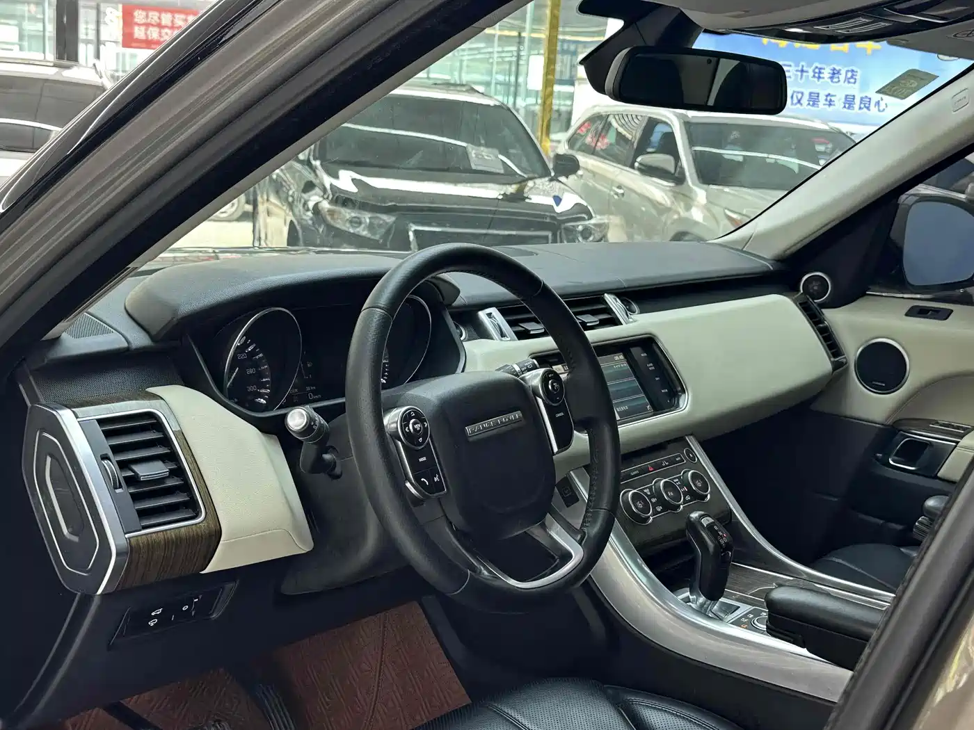 Land Rover Range Rover Sport 2015 3.0 SC V6 HSE фото 4