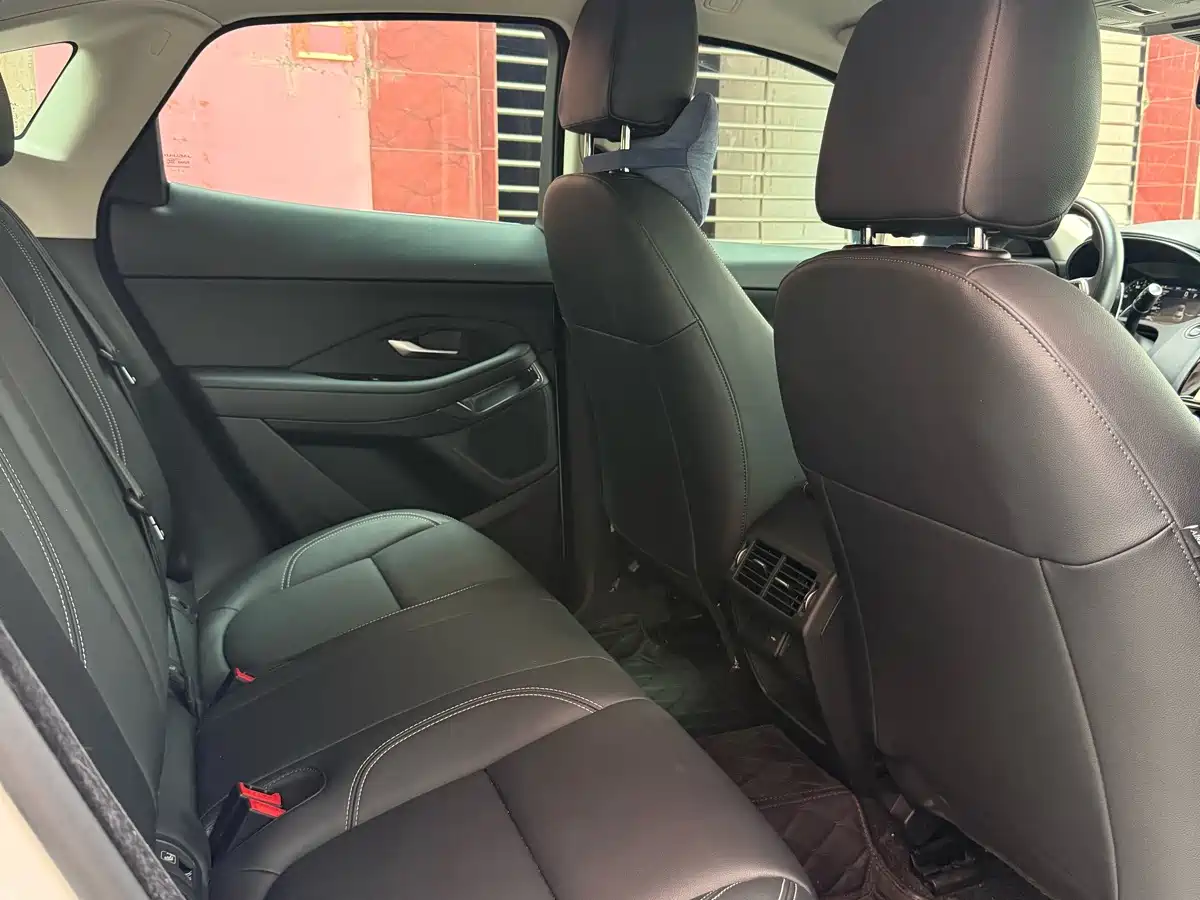 Jaguar E-PACE 2024 2024 Youth Sport Edition R-DYNAMIC