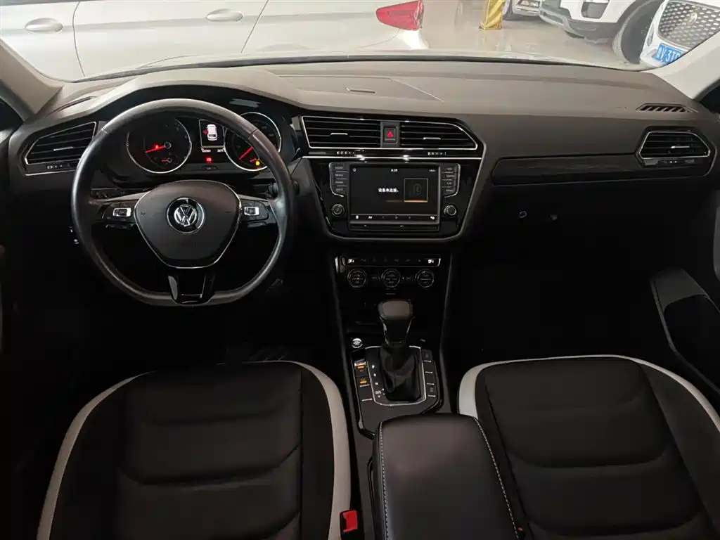 Volkswagen Tiguan L 2018 330TSI Automatic 2WD Luxury Edition фото 10