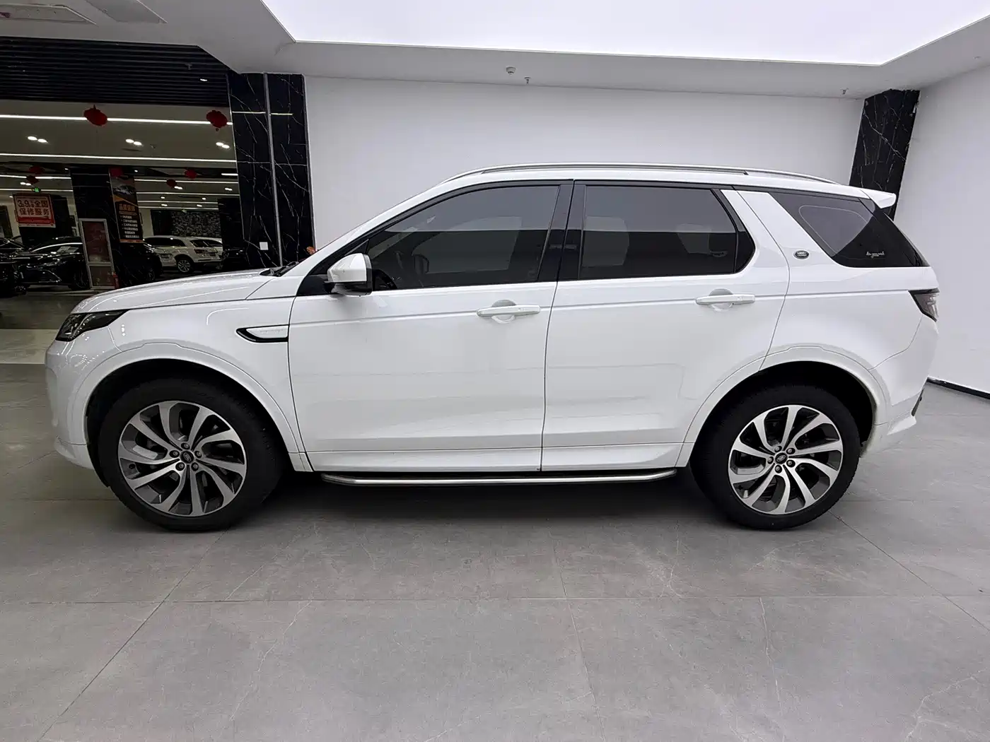 Land Rover Discovery Sport 2022 Model 249PS R-Dynamic S Performance Edition 5-Seater фото 5