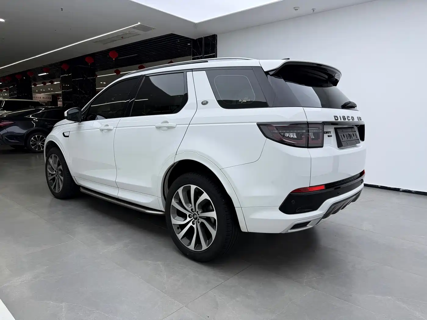 Land Rover Discovery Sport 2022 Model 249PS R-Dynamic S Performance Edition 5-Seater фото 4