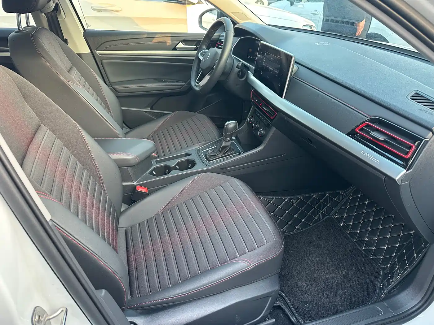 Volkswagen Lavida 2023 300TSI DSG Starlight Full Comfort Edition фото 12