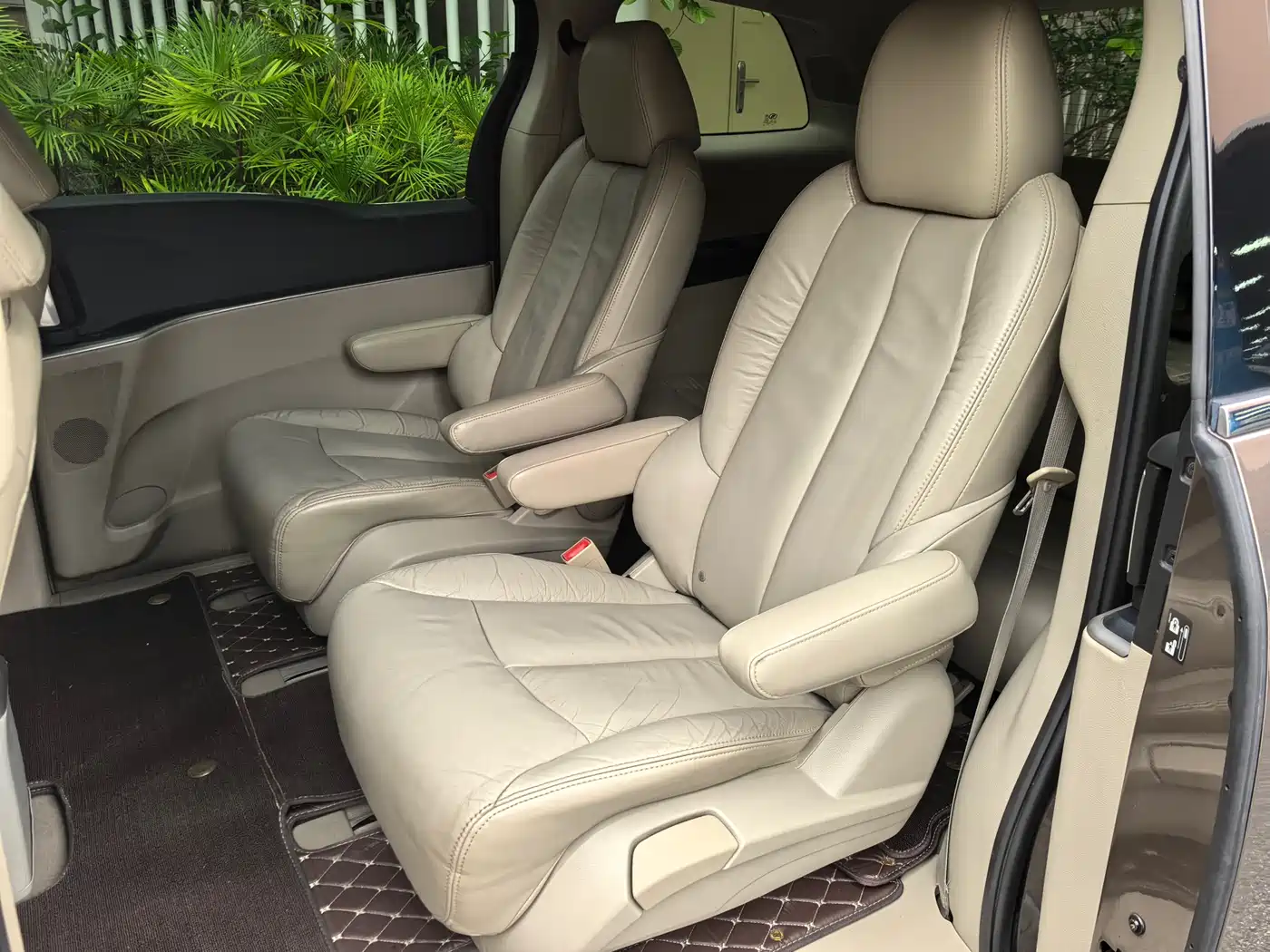 Buick GL8 2015 2.4L Luxury Business Exclusive Edition фото 14