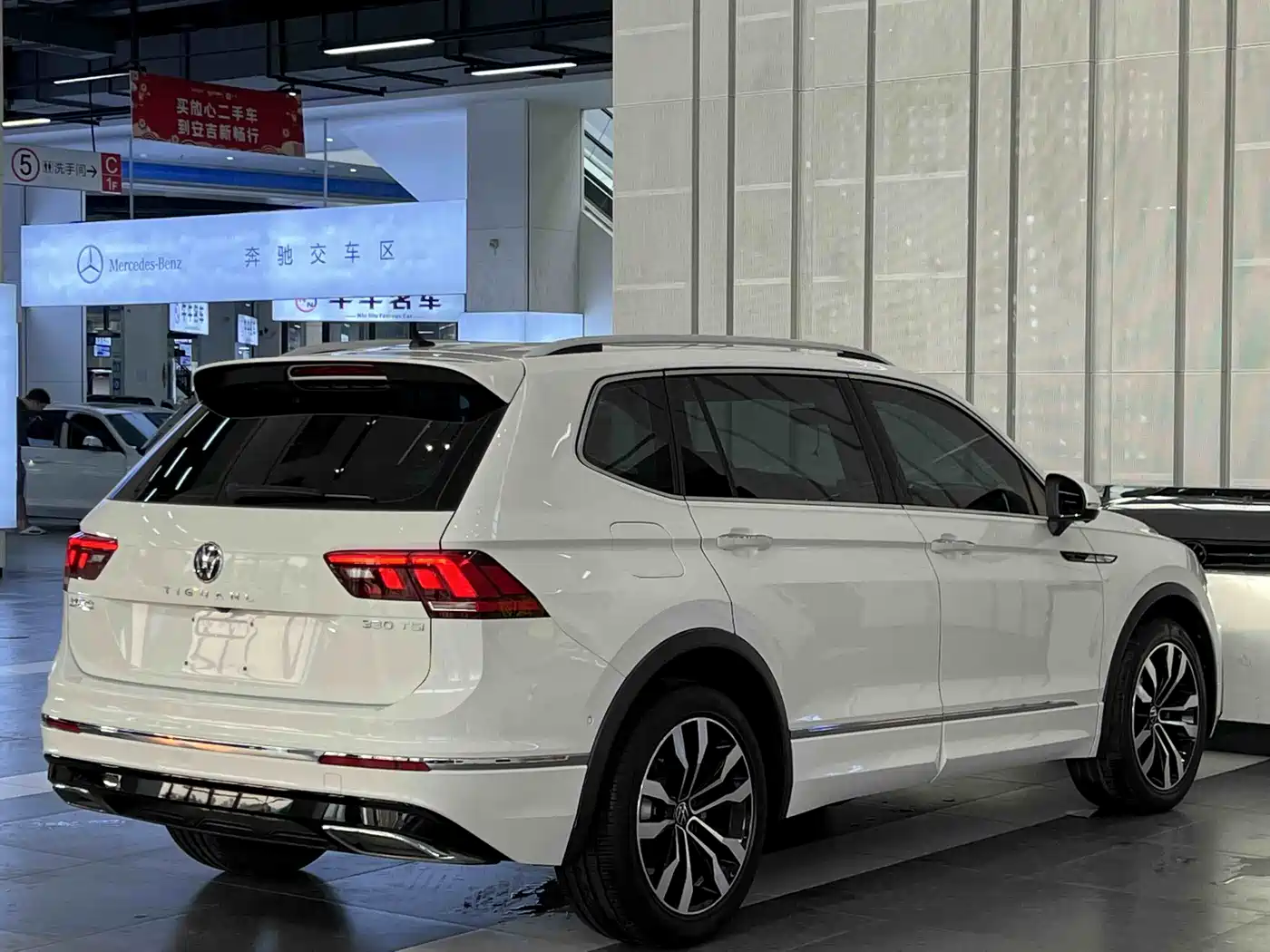 Volkswagen Tiguan L 2021 330TSI Automatic 2WD R-Line Premium фото 7