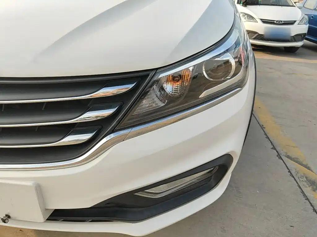 Baojun 310W 2020 2017 1.5L Manual Fashion Edition (China V)