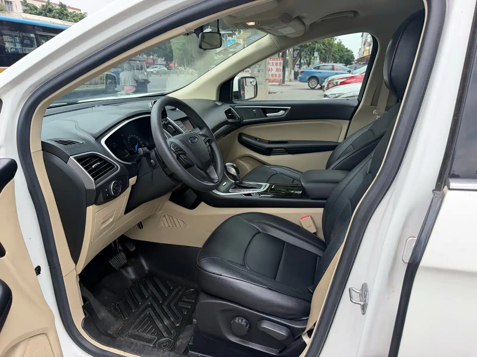 Фото 4 - Ford Edge