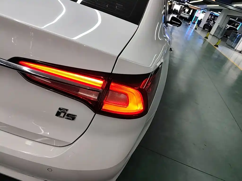 Roewe i5 2019 2019 1.5L Automatic 4G Connected LingHao Flagship Version
