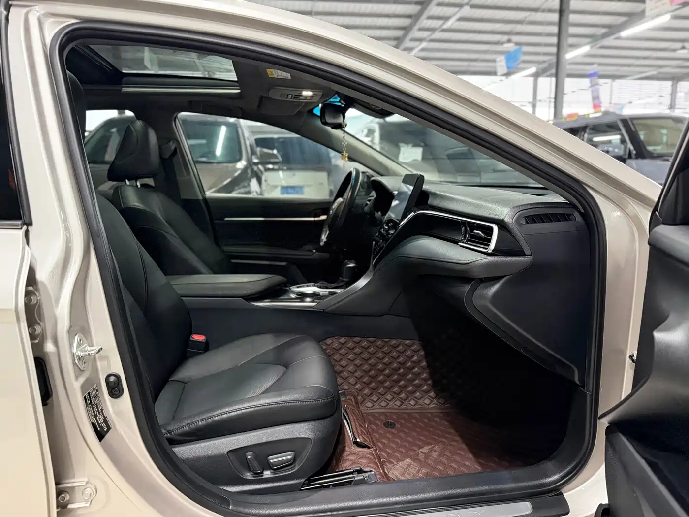 Toyota Camry 2021 2.5G Luxury Edition фото 14