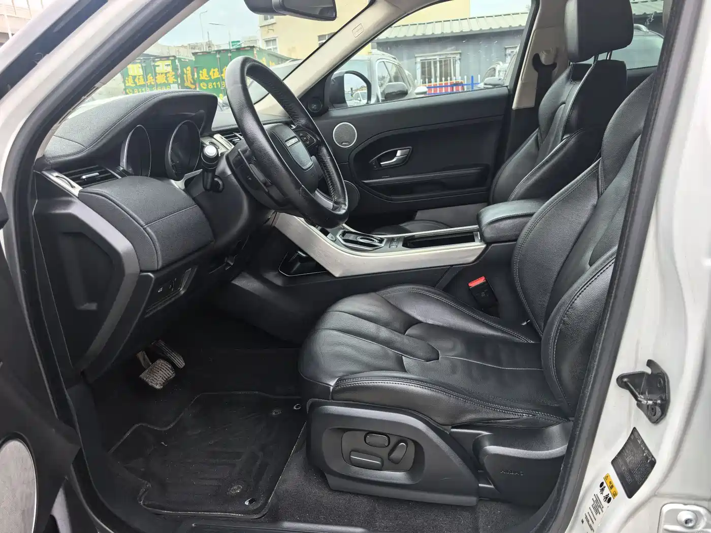 Land Rover Range Rover Evoque 2015 2.0T 5-Door Intelligent Edition фото 4