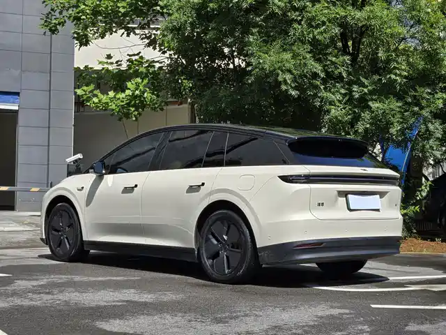 Li Auto i6 2025 2WD Base Model — фото 3