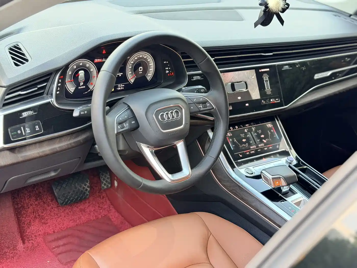 Фото 4 - Audi Q8