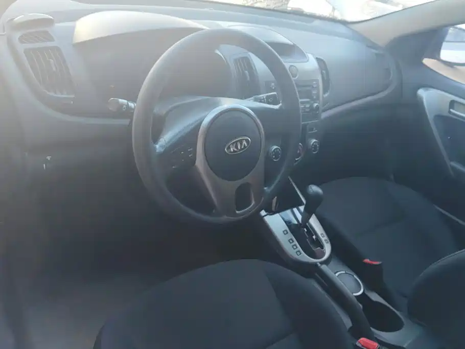 Kia Forte 2011 2011 Model 1.6L AT GL