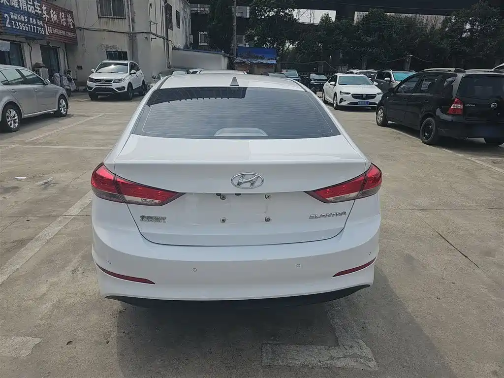 Hyundai Elantra 2019 1.5L CVT Smart Elite фото 6