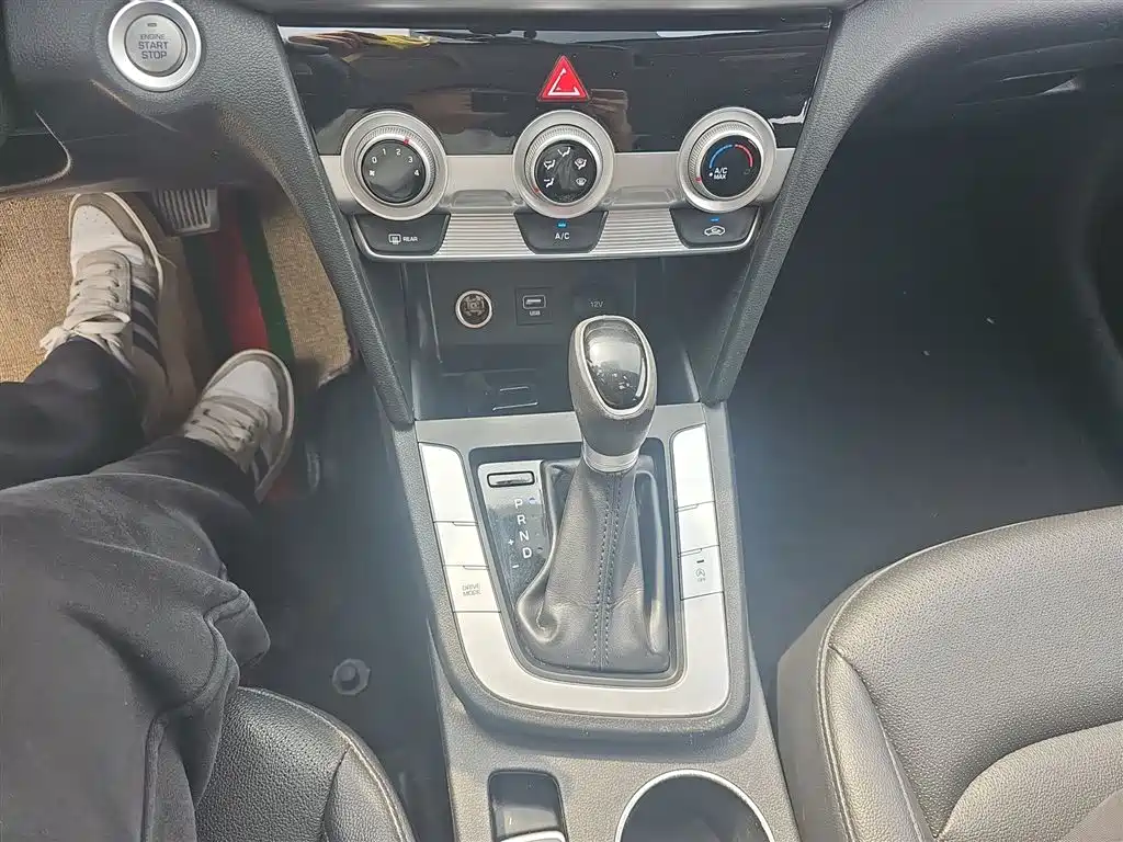 Hyundai Elantra 2019 1.5L CVT Smart Elite фото 14