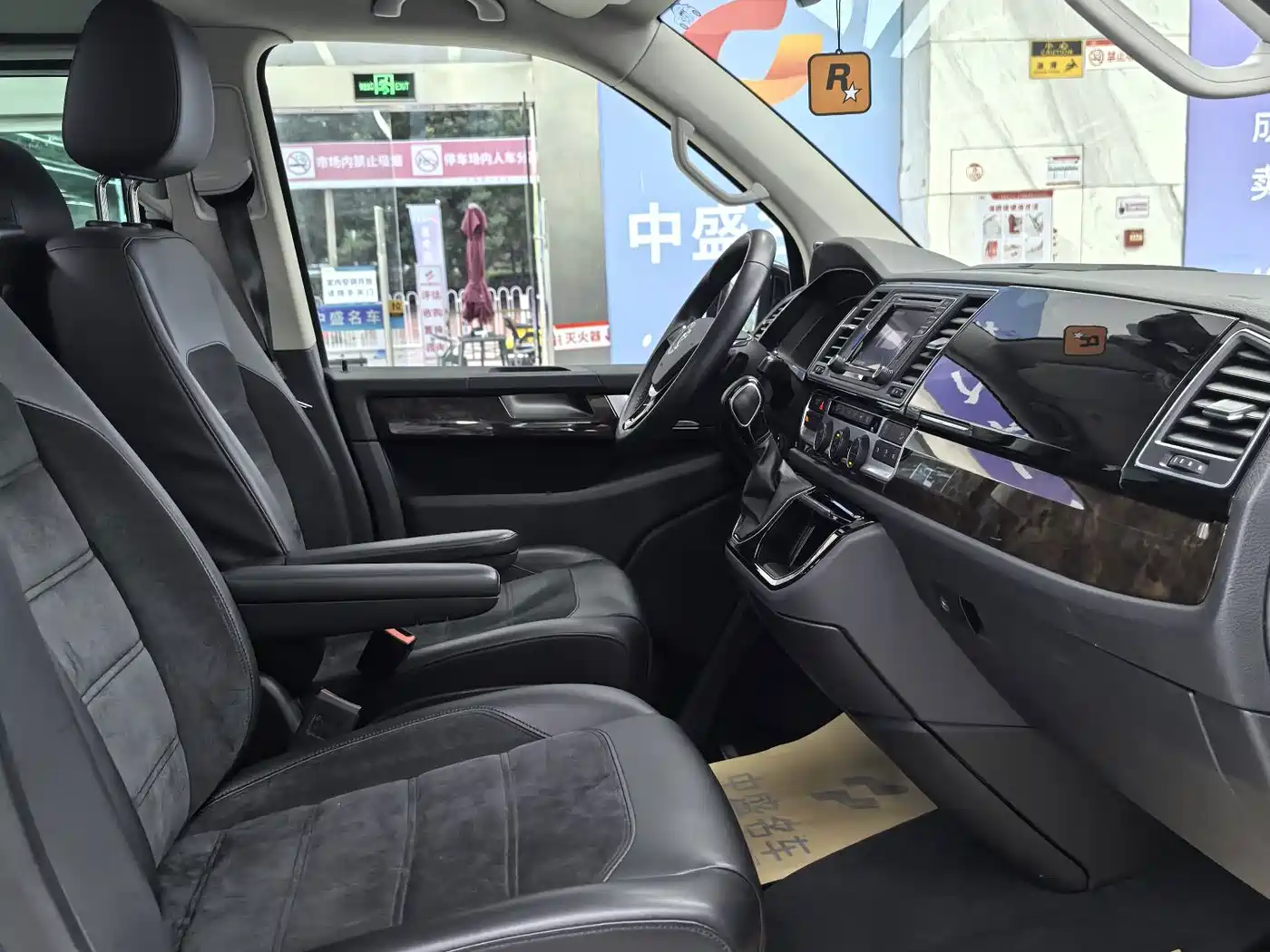 Volkswagen Multivan 2019 2019 2.0TSI 4WD Premium 7-seater