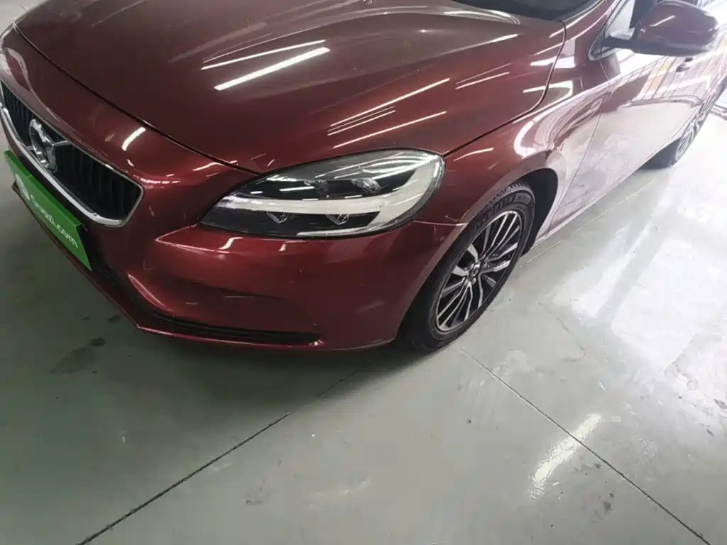 Фото 24 - Volvo V40