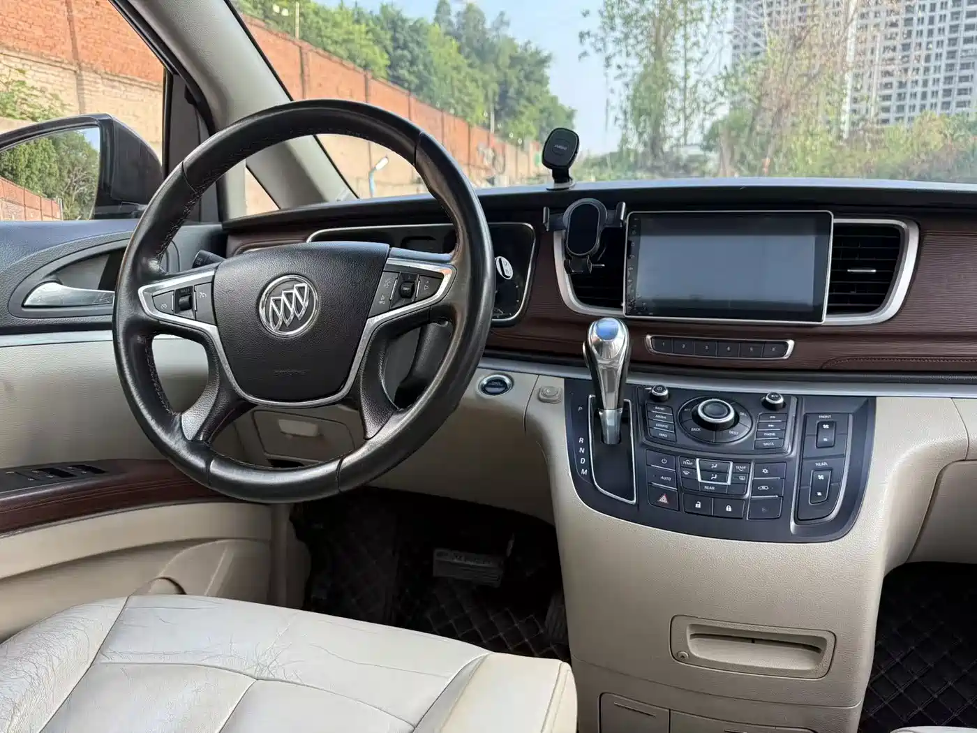 Photo 8 - Buick GL8