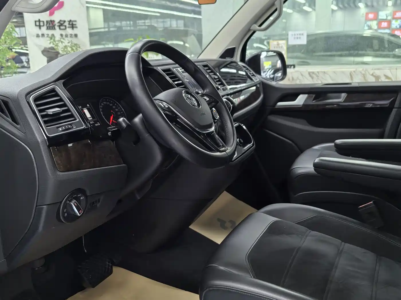 Volkswagen Multivan 2019 2019 2.0TSI 4WD Premium 7-seater