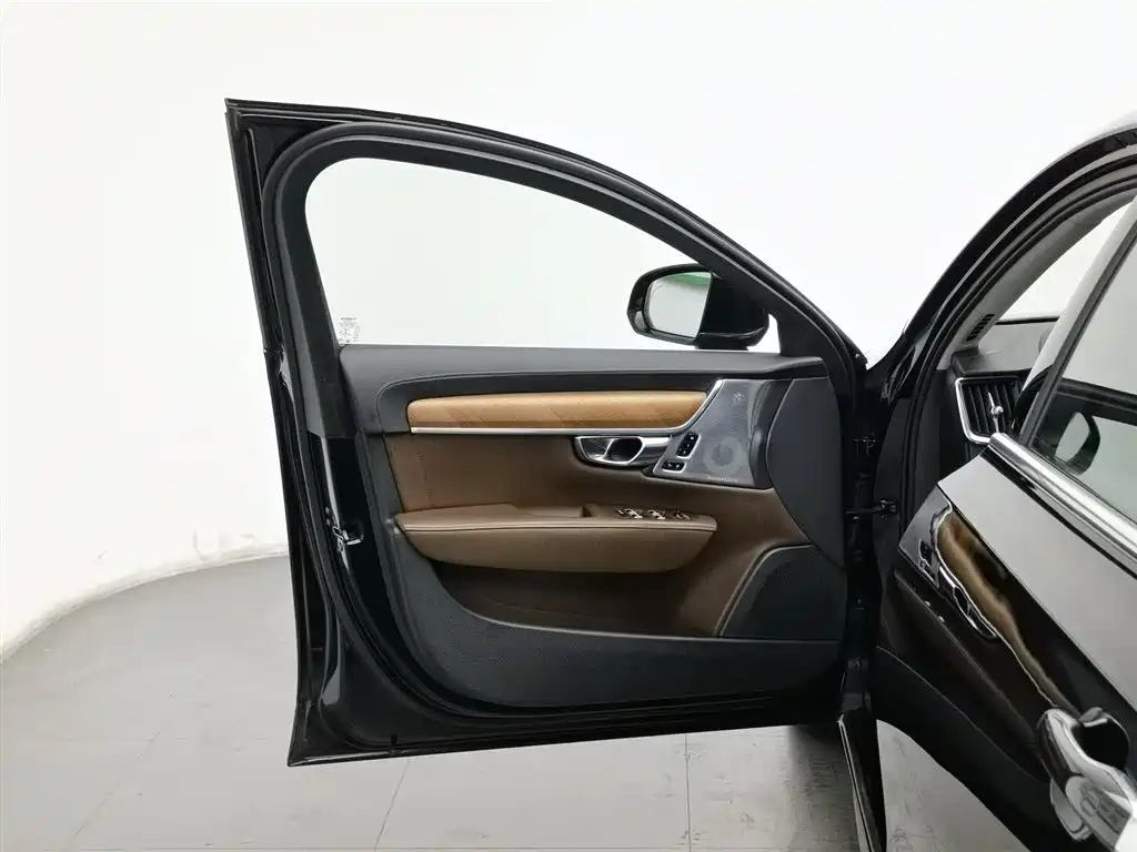 VOLVO S90 PLUG IN HYBRID