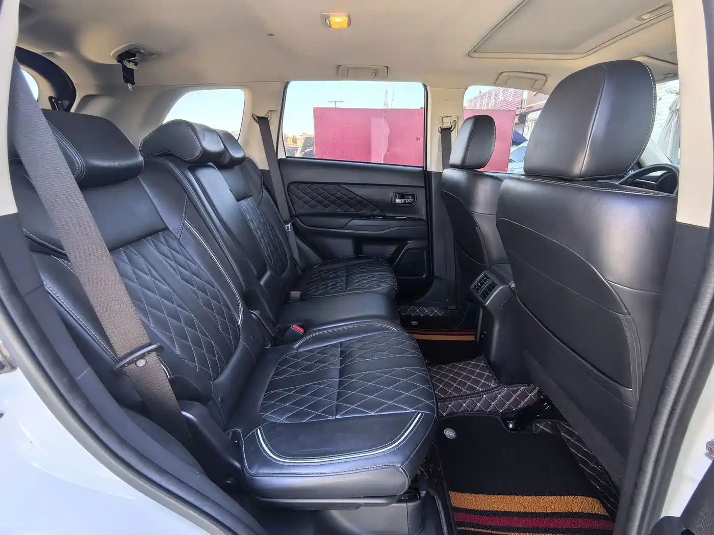 Photo 14 - Mitsubishi Outlander