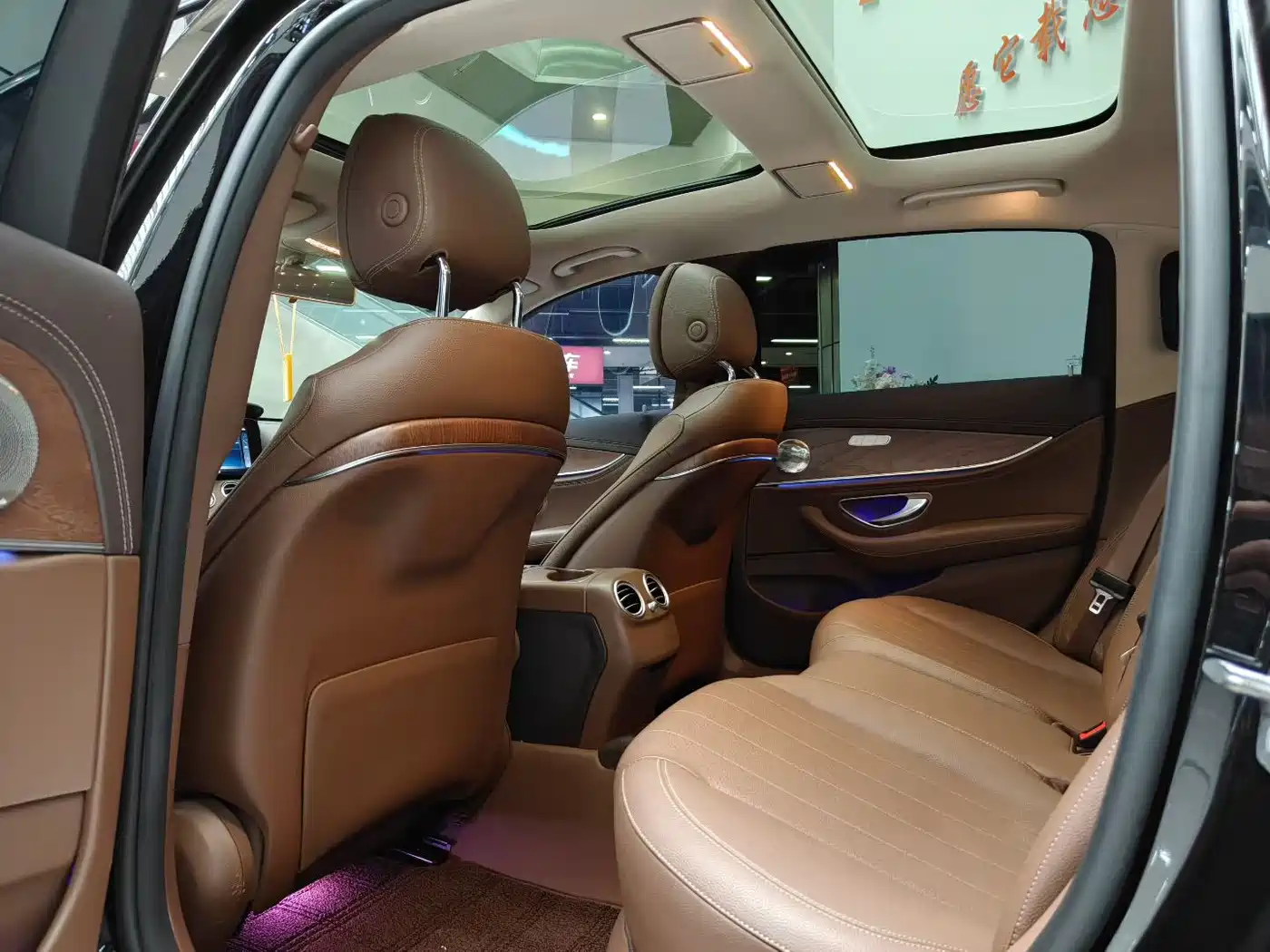 صورة 5 - Mercedes-Benz E-Class