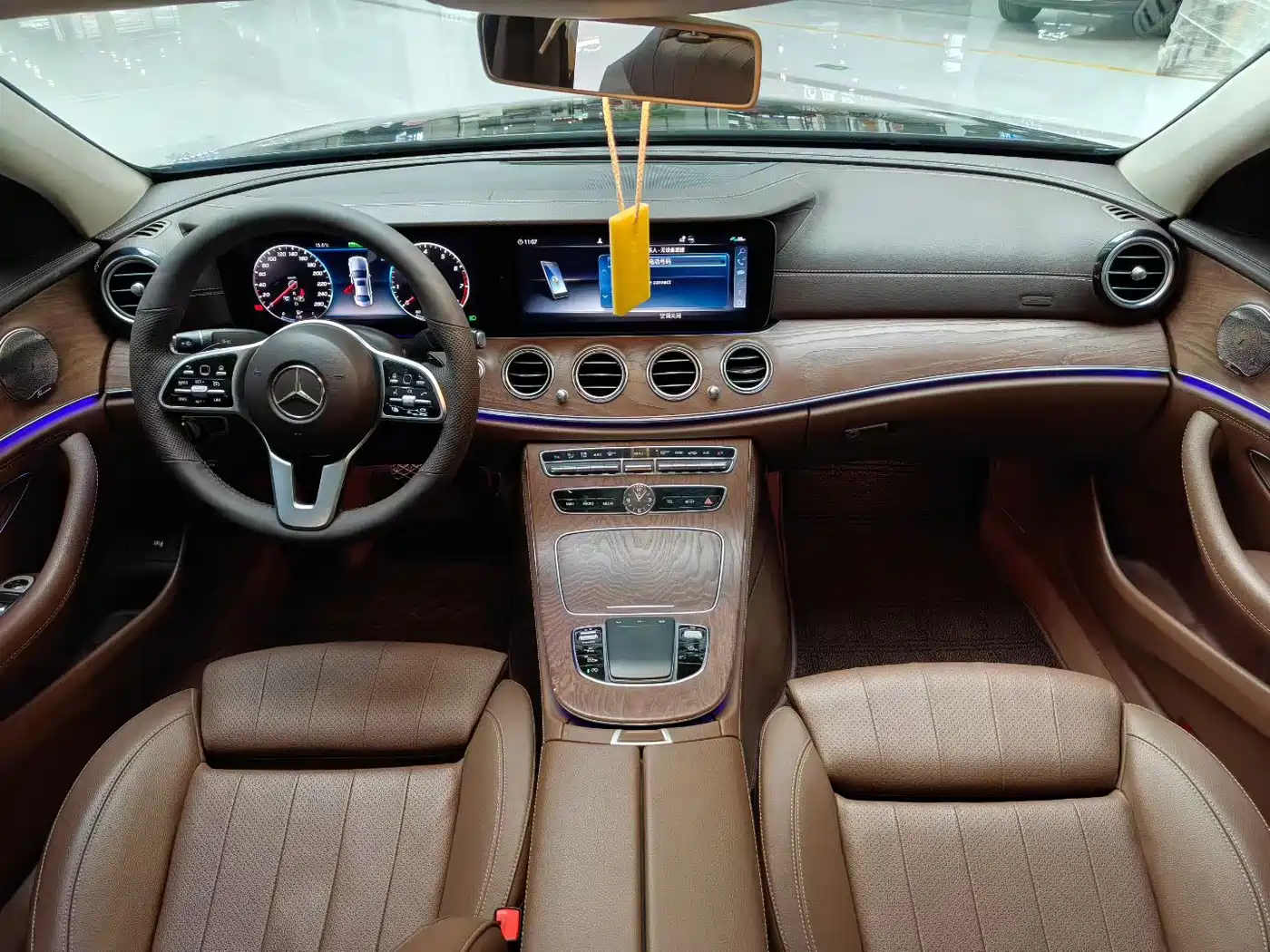 صورة 6 - Mercedes-Benz E-Class