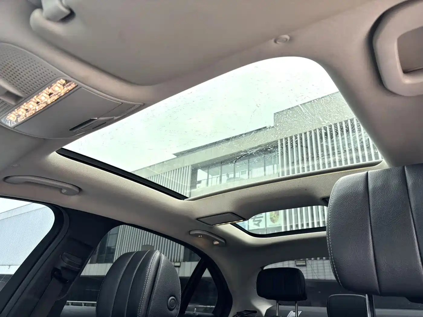 Photo 9 - Mercedes-Benz C-Class