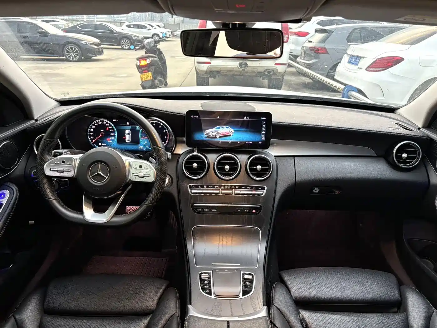 Photo 8 - Mercedes-Benz C-Class