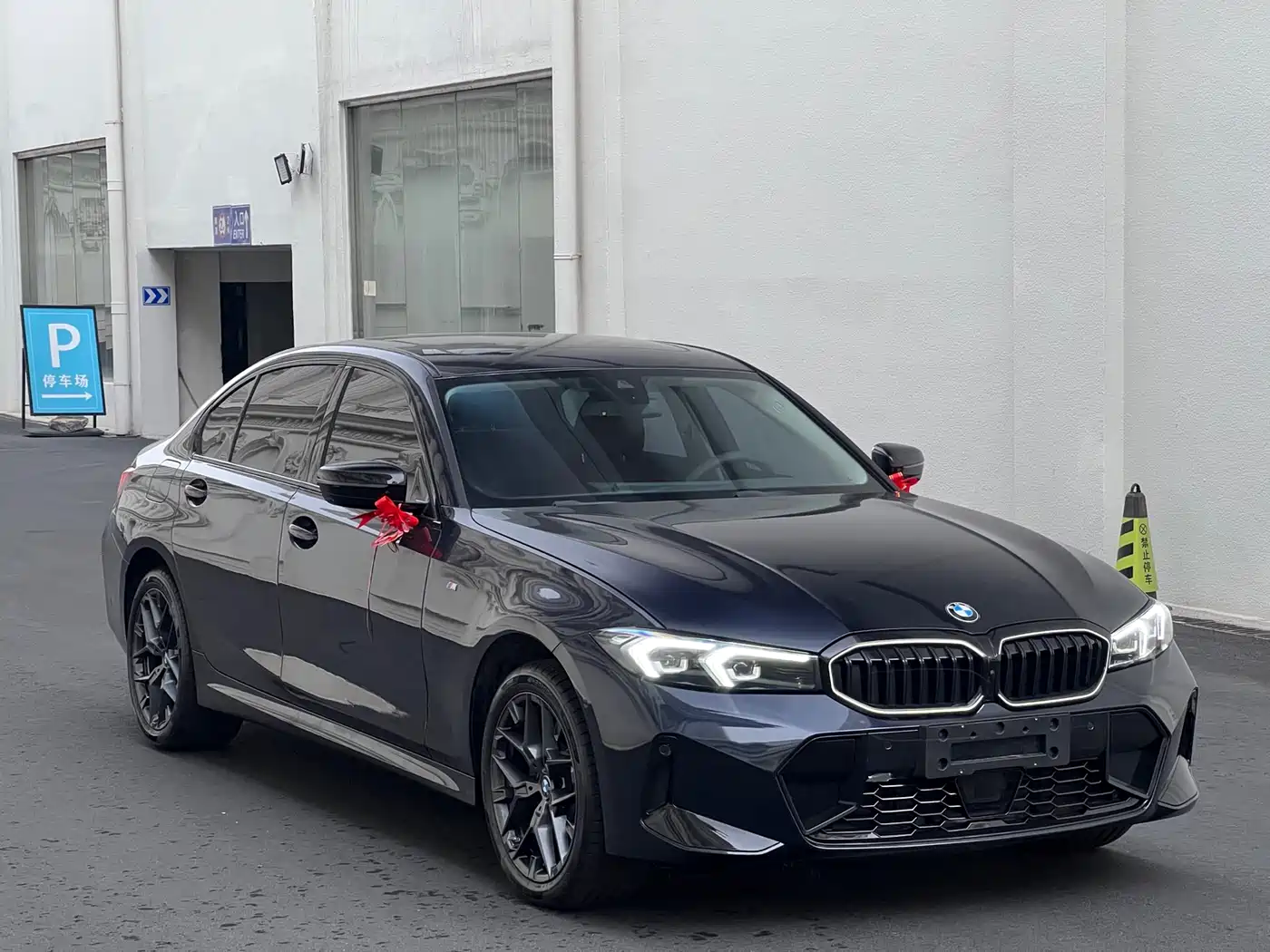 BMW 3 Series 2026 2025 330Li M Sport Night Edition