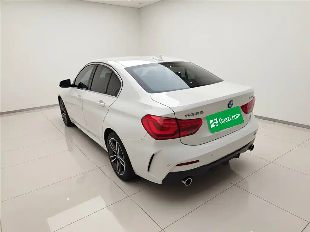 BMW 1 Series 2021 120i M Sport фото 5