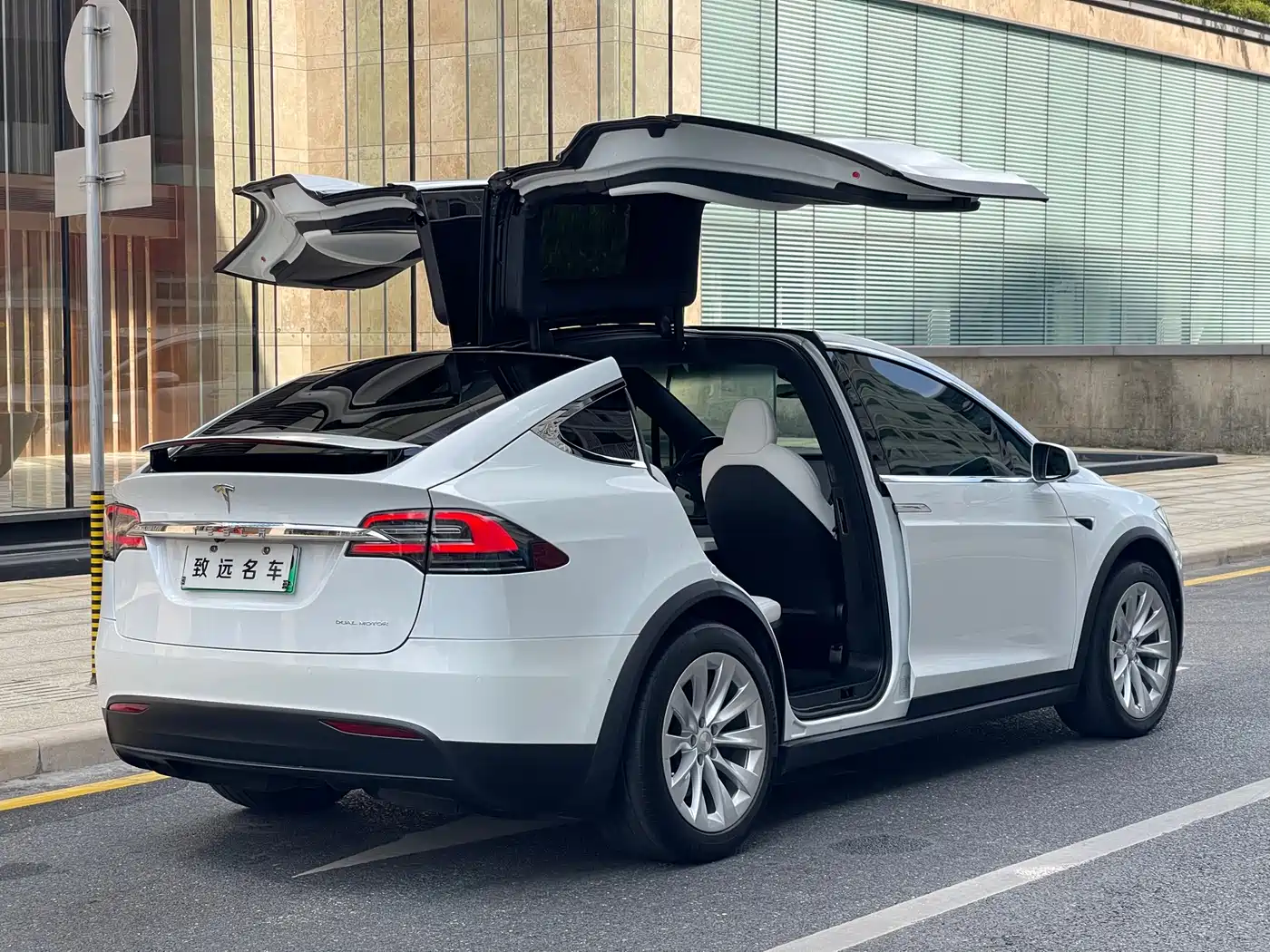 TESLA MODEL X