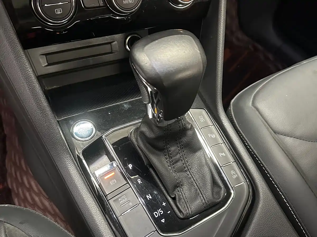 Volkswagen Tiguan L 2019 330TSI Automatic 2WD Smart Luxury Edition China VI фото 18