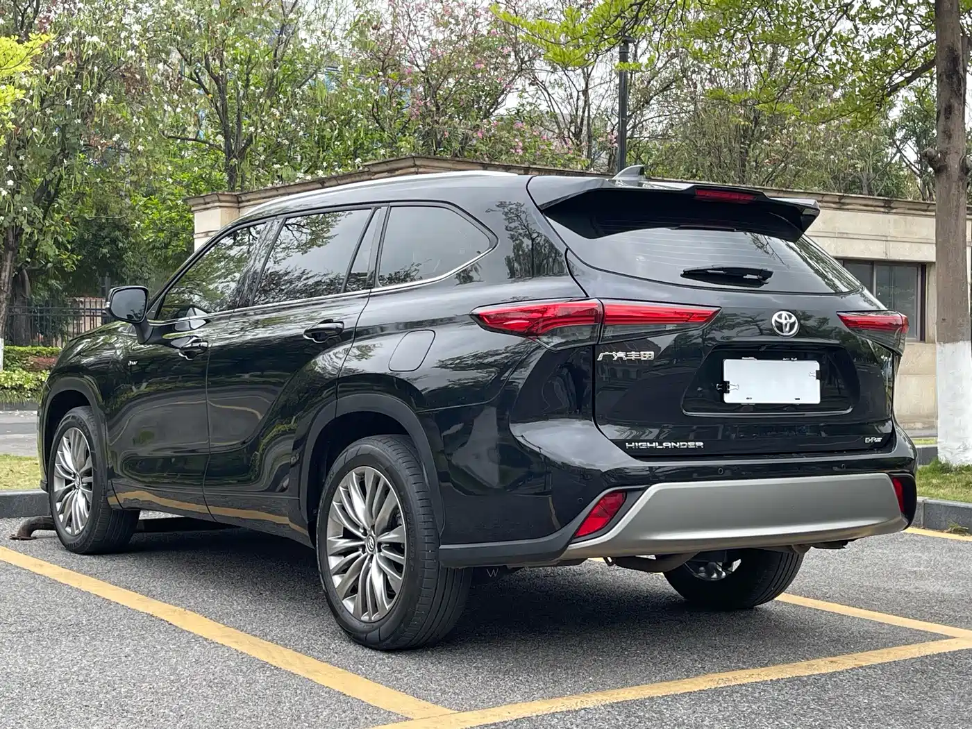 Toyota Highlander 2024 2.5L Smart Hybrid 4WD Luxury 7-seater фото 5