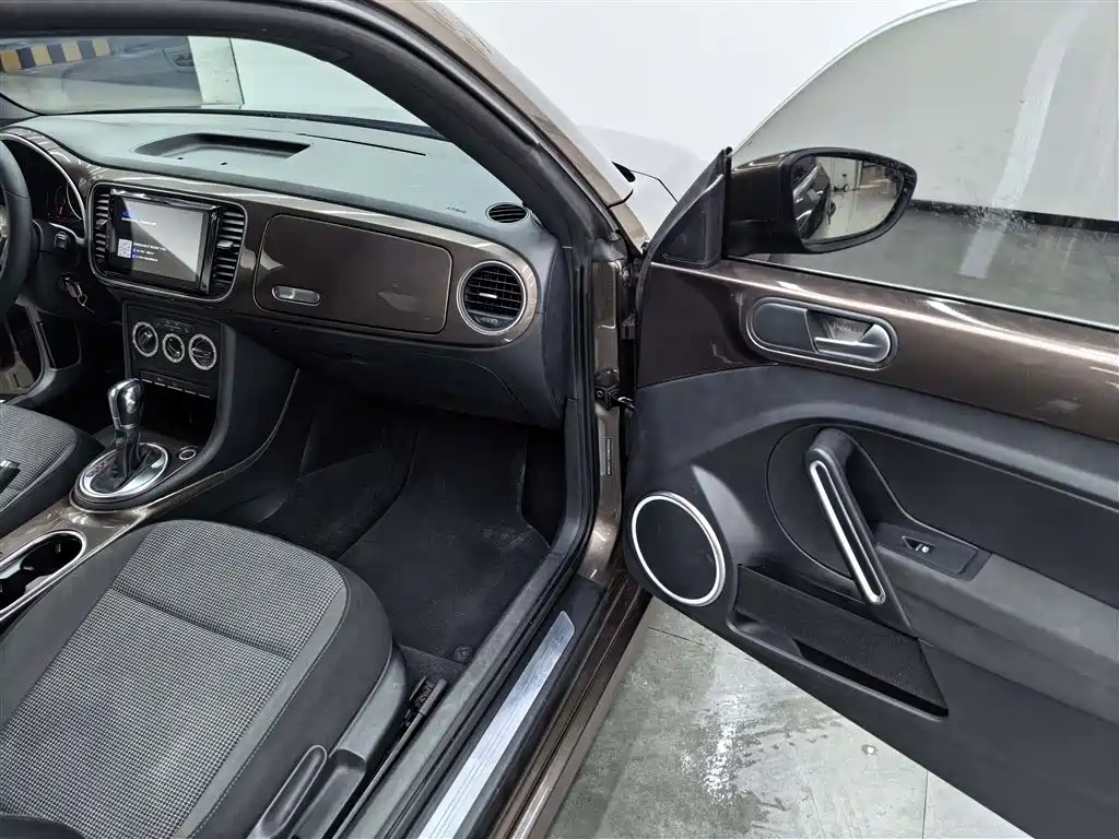 Volkswagen Beetle 2015 180TSI фото 10