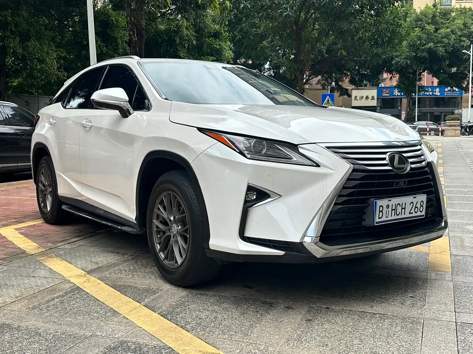 Photo 3 - Lexus RX