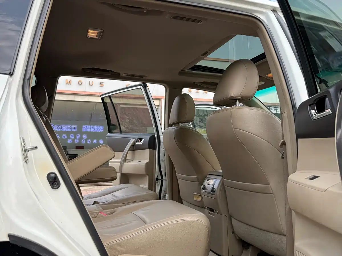 Toyota Highlander 2011 2.7L 2WD 7-seat Luxury Navigation фото 11