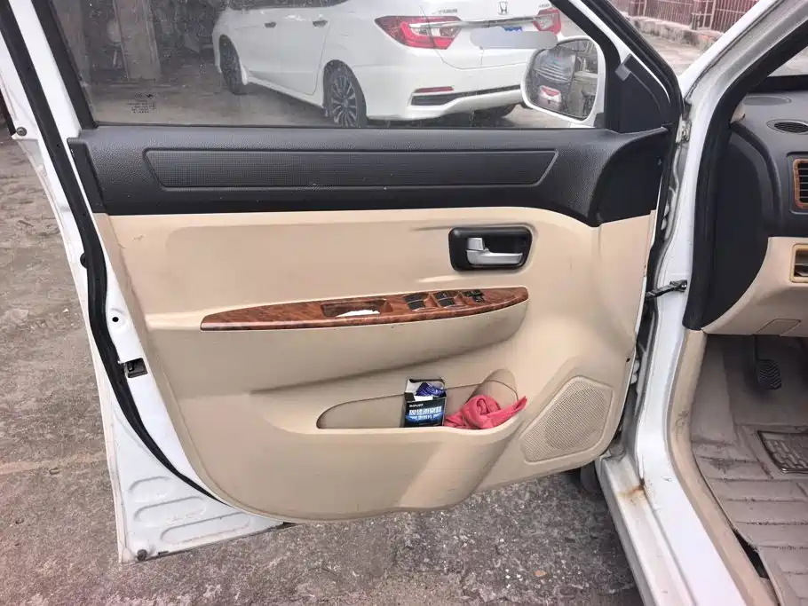 Dongfeng Fengguang Fengguang 330 2014 2014 1.5L Manual Comfort DK15-02