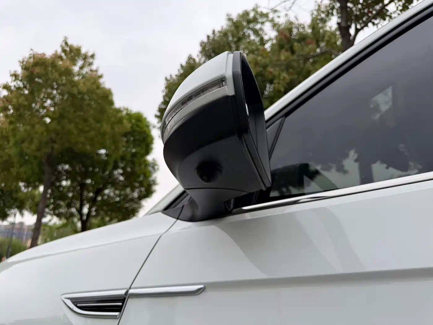 VOLKSWAGEN EXPLORING THE SHADOW