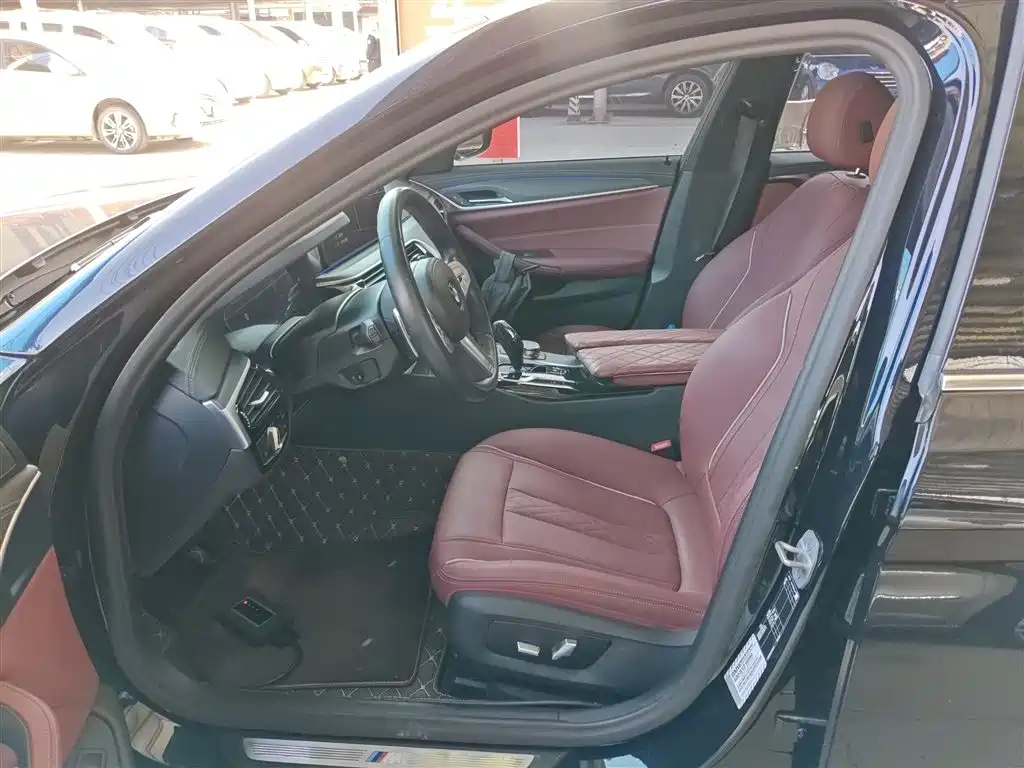 BMW 5 Series 2023 530Li Leading M Sport Package фото 16