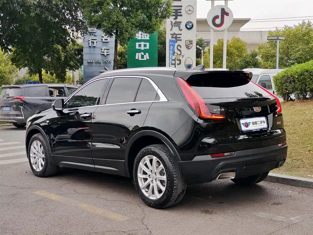 CADILLAC XT4