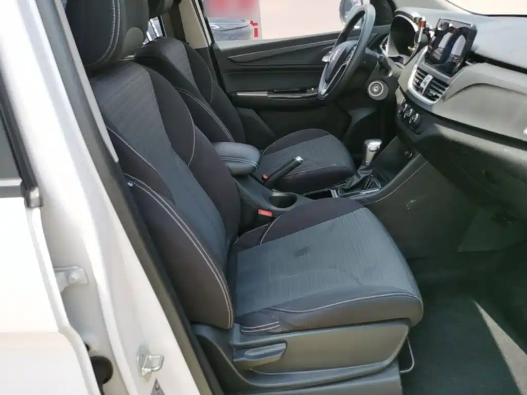 Baojun 730 2019 2019 1.5T CVT Fashion 7-Seater China V