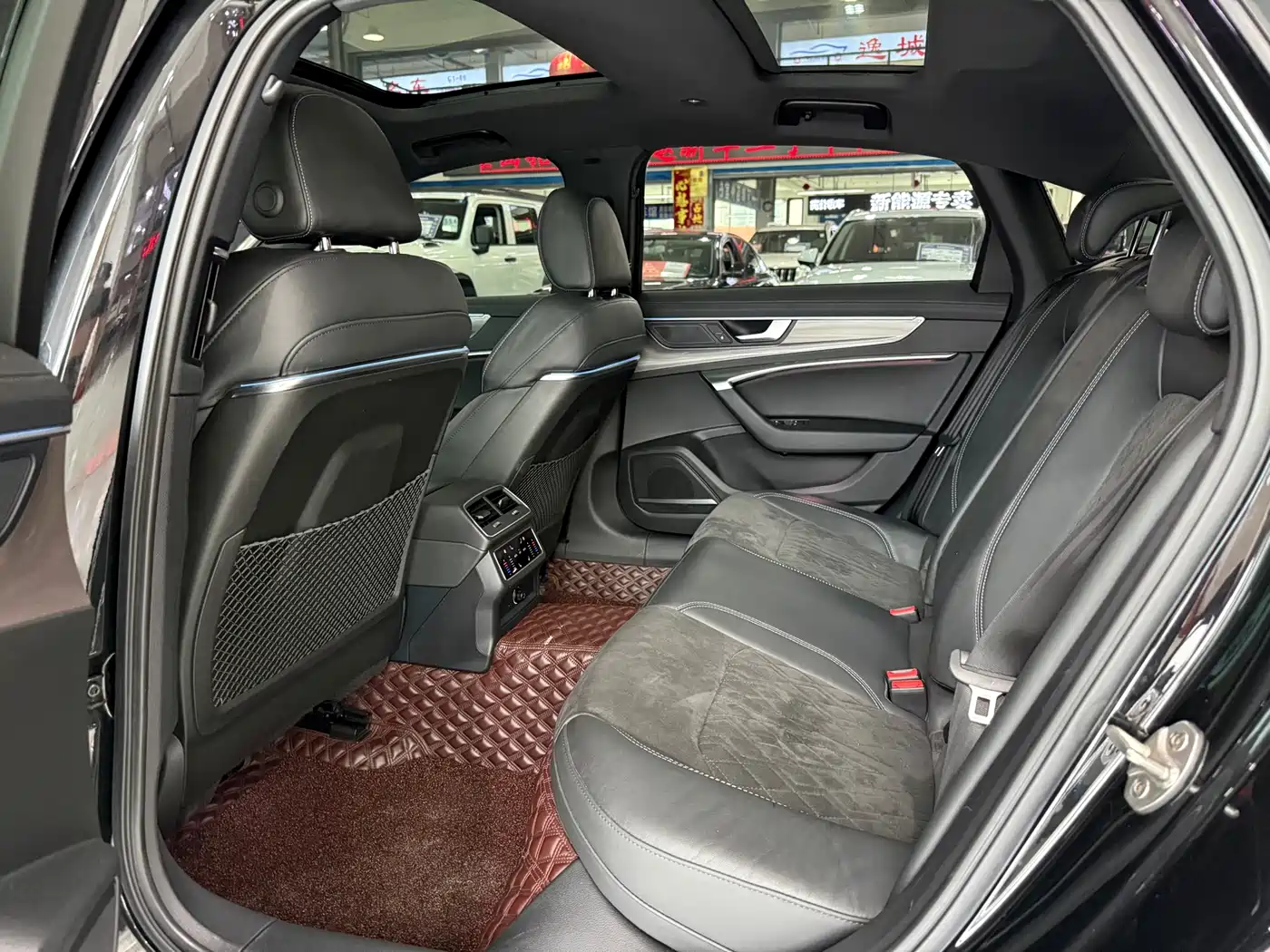 Фото 9 - Audi A6L