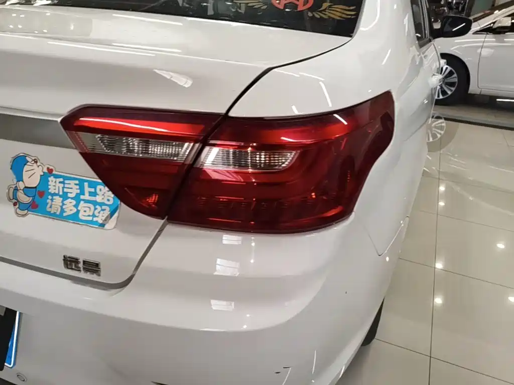 Фото 8 - Geely Vision