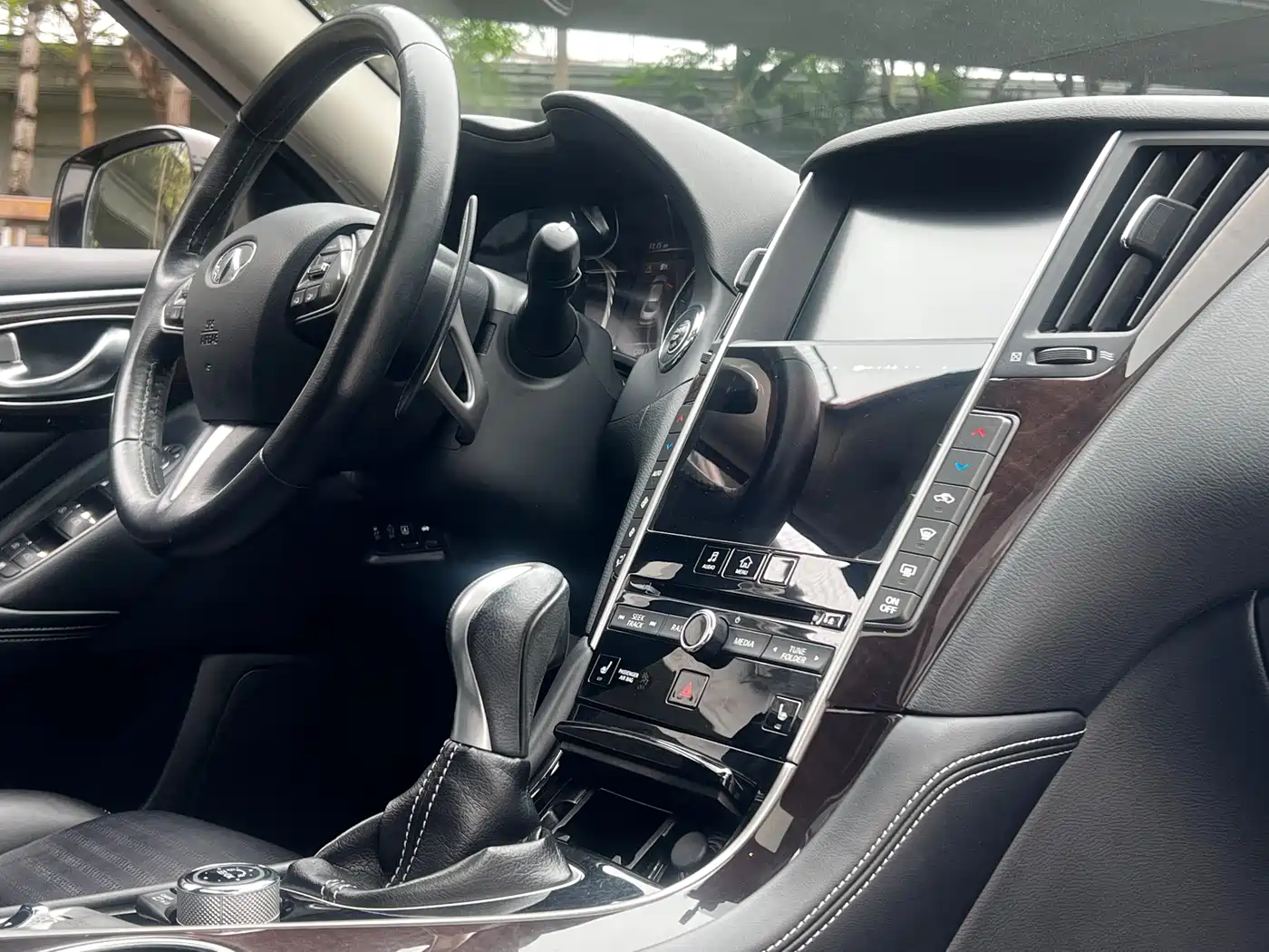 Фото 39 - Infiniti Q50L