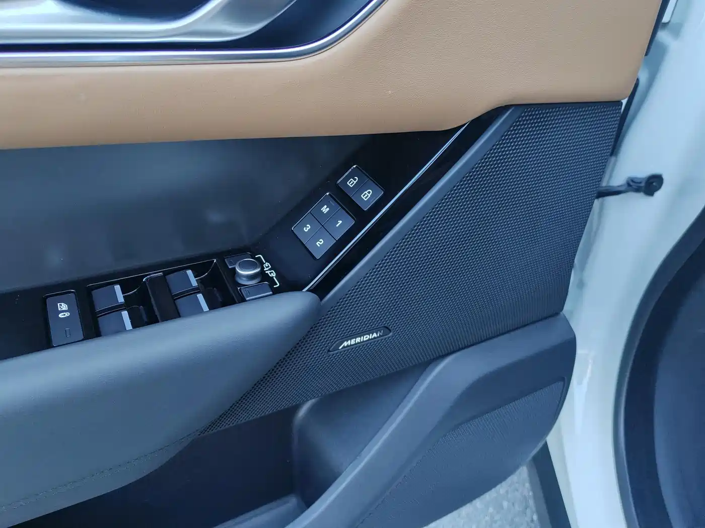 Land Rover Range Rover Velar 2024 Dynamic HSE фото 10